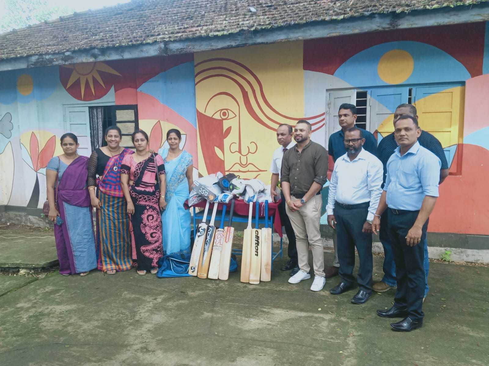 97 කණ්ඩායමේ  ආදි ශිෂ්‍ය සුමේධ ගමගේ මහතා ඇතුළු කණ්ඩායම විසින් සිදු කළ ක්‍රිකට් ක්‍රීඩා භාණ්ඩ ප්‍රධානය